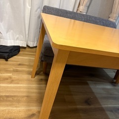シンプル軽量　ダイニングセットの画像