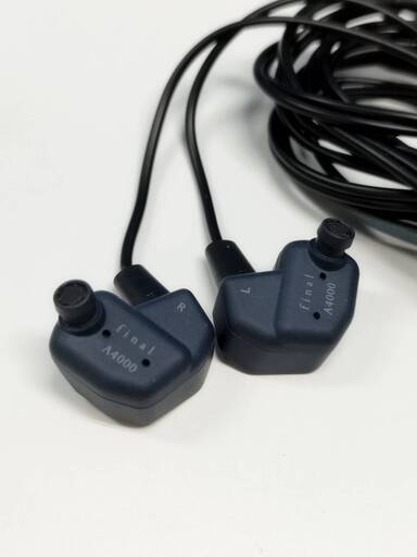 中古美品　final A4000 ダークネイビー イヤホン 美品】final A4000 FI-A4DPLDN イヤホン/ダークネイビー (中古