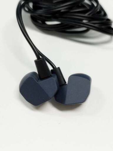 美品】final A4000 FI-A4DPLDN イヤホン/ダークネイビー (中古