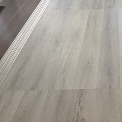 はめ込みフロアタイルの画像