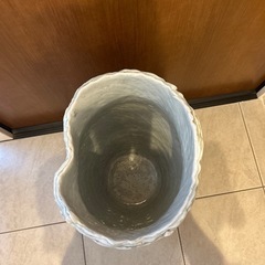 アンティーク花柄フラワーベースの画像