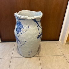 アンティーク花柄フラワーベースの画像
