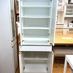 ★スリムなのに収納量たっぷり！白いカップボード★の画像