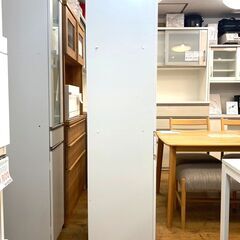 ★スリムなのに収納量たっぷり！白いカップボード★の画像