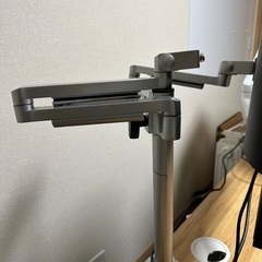 モニターとモニターアーム　セットでお譲りしますの画像