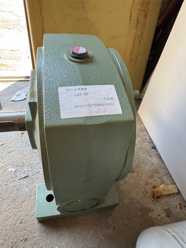 ウォーム減速機 LA型 軸配置：標準