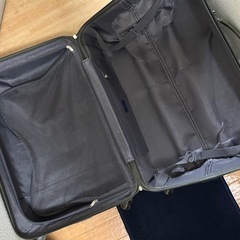 【破損してます】キャリーケースの画像