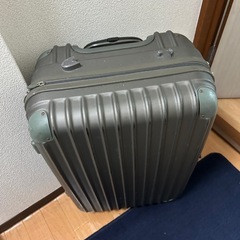 【破損してます】キャリーケースの画像