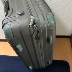 【破損してます】キャリーケースの画像