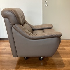 一人掛けソファ　牛革製【町田市再生家具】　251270の画像