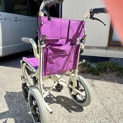 ちょっとコンパクトな車椅子です。の画像