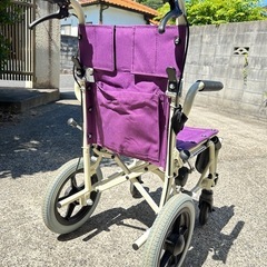 ちょっとコンパクトな車椅子です。の画像