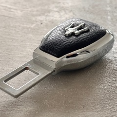 マセラティ　シートベルトバックルの画像