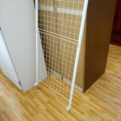 【リユースのサカイ八街店】★ジモティ割あり★ 突っ張りラック　ホワイト　クリーニング済　YJ7059の画像