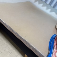 マットレス付きダブルベッド　の画像