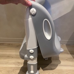 折りたたみ補助便座☆ホワイト×グレーの画像