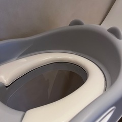 折りたたみ補助便座☆ホワイト×グレーの画像