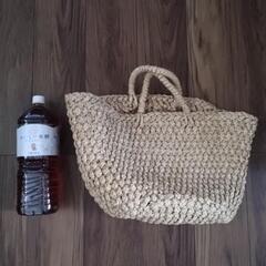 2Lのペットボトルがスッポリ入る　大きめのカゴバッグの画像