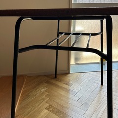 小さなテーブル
の画像