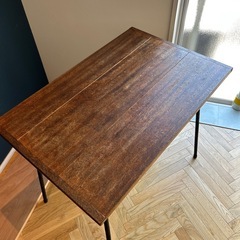 小さなテーブル
の画像