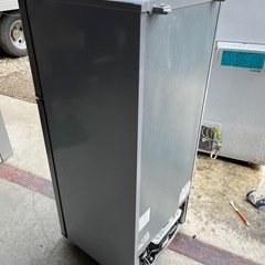 ＳＨＡＲＰ　冷凍冷蔵庫　１１８Ｌ　２ドア　右開き　シルバー　２０１７年製　ＳＪ－Ｈ１２Ｄ－Ｓの画像