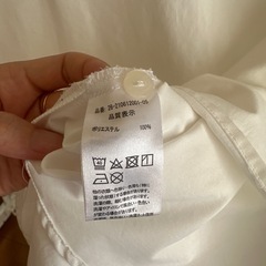 ホワイトトップスの画像