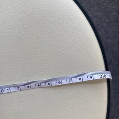 折りたたみ式椅子二脚の画像