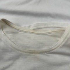 白のタンクトップ２枚　半袖シャツ1枚の画像