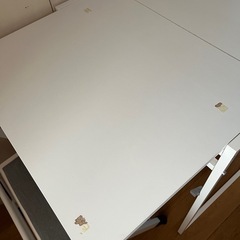 IKEA MUDDUS テーブルの画像