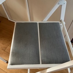 IKEA MUDDUS テーブルの画像