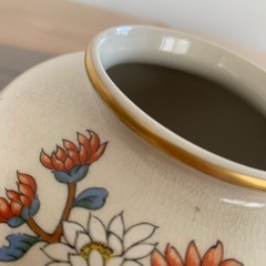 九谷焼　花柄　花びんの画像