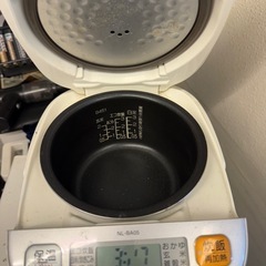 【状態良し/象印マホービン炊飯器3合/配達可】の画像
