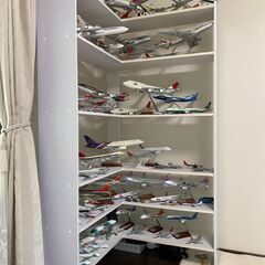 趣味の模型飛行機60機と飾り棚