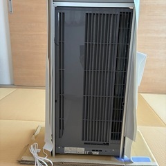 お値下げしました‼️　2022年製KOIZUMI　窓用エアコン　⭐️使用はワンシーズンのみ！美品⭐️ 　かんたん取付手順書やリモコン、付属品、取説、外箱揃っています◎の画像