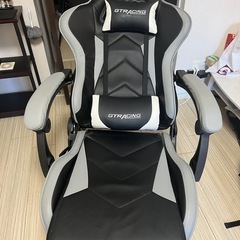 ゲーミングチェアの画像