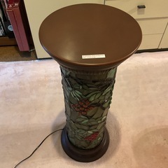 未使用に近い大型ステンド グラスフロアライトの画像