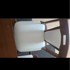 ダイニングテーブルの画像