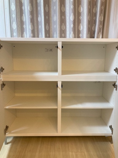 超美品 IKEA BESTA ベストー サイドボード ホワイト 鏡面 食器棚
