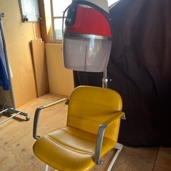 昭和レトロ　パーマ屋さん椅子　の画像