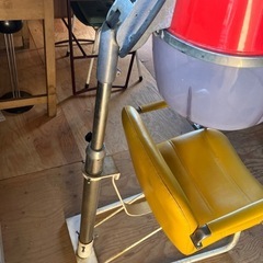 昭和レトロ　パーマ屋さん椅子　の画像