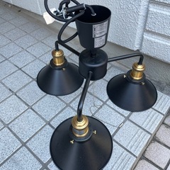 ニトリ　3灯　シーリングライト　ブラック　ゴールドの画像