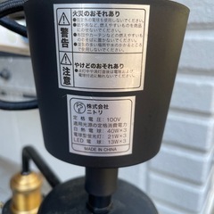 ニトリ　3灯　シーリングライト　ブラック　ゴールドの画像