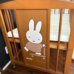 ベビーベッドの画像