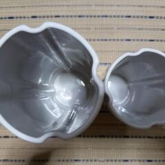 ２つの花瓶の画像