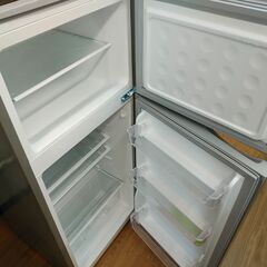 3か月間保証☆配達有り！16000円(税込み）シャープ 128L 2ドア冷蔵庫　2020年製 シルバーの画像