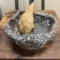 ガラス鉢と陶器鉢の画像