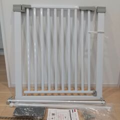 【新品同様 】MALAZONペットゲート　ベビーゲート　突っ張り式  拡張フレーム付　７６～８３ｃｍ設置可能幅の画像