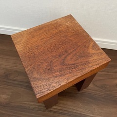 小さい台、棚
の画像