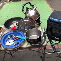 キャンプ用　カップ、皿、鍋類
の画像