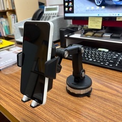 新品未使用品　車用　スマホホルダーの画像